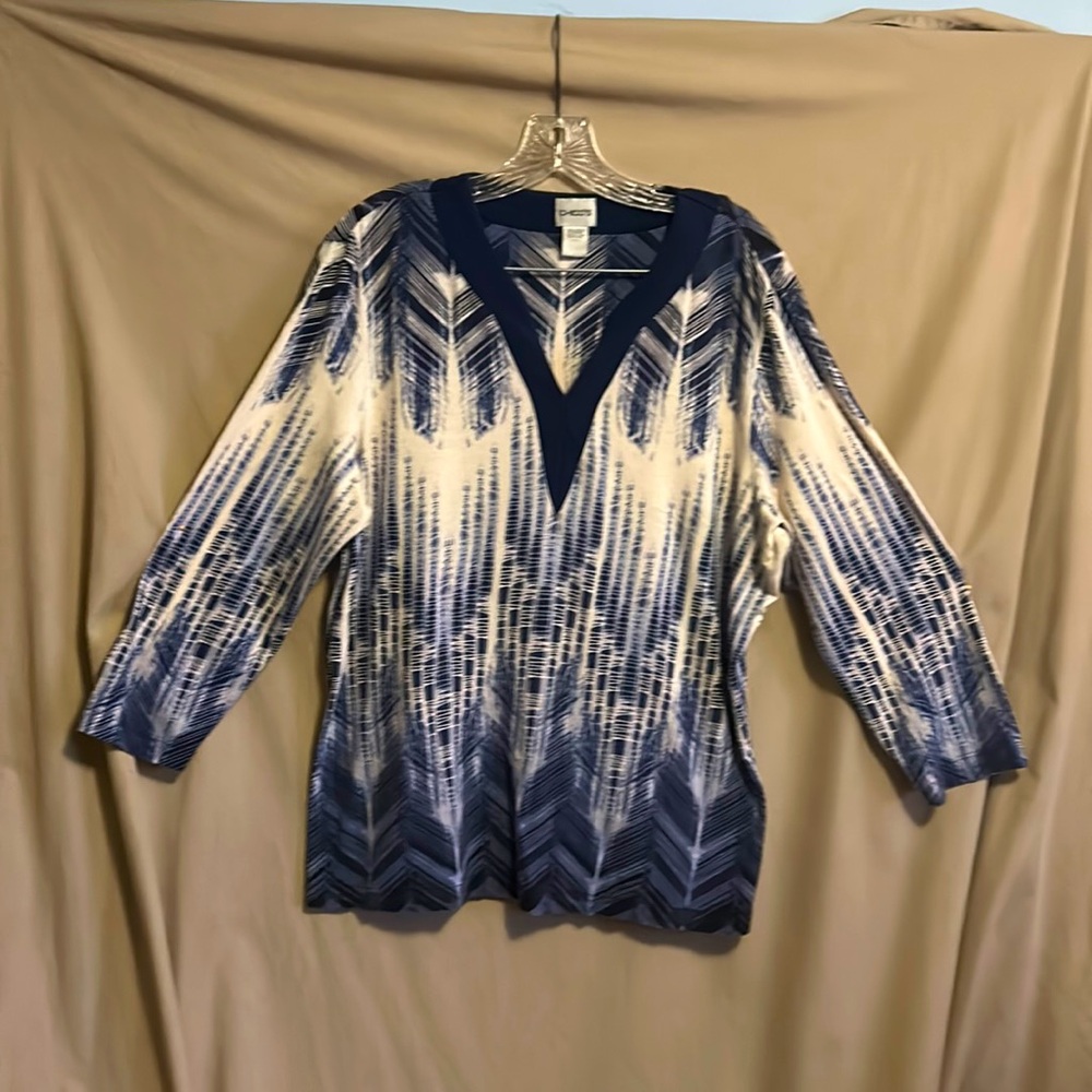 Chico’s blue and cream geometric print top size 3(14-16,xl)